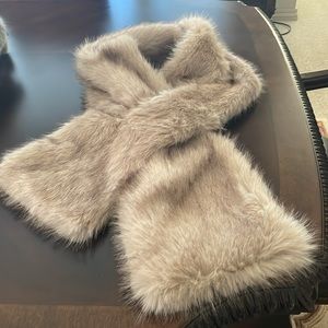 Ladies “58”in. Fake fur scarf. Very pretty, has a slit in it to pull it through.